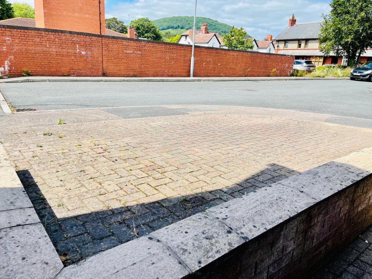 Villa Tanglewood House Abergavenny With Private Parking Exterior foto